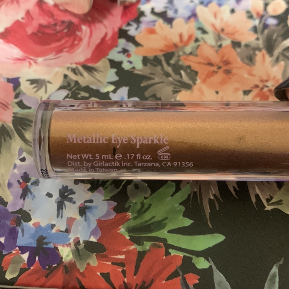 BRAND NEW, NEVER OPENED. Liquid eyeshadow - Picture 4 of 5
